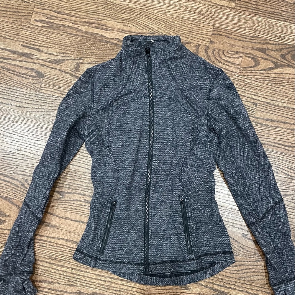 Lululemon dark grey heathered define jacket - size 4 EUC